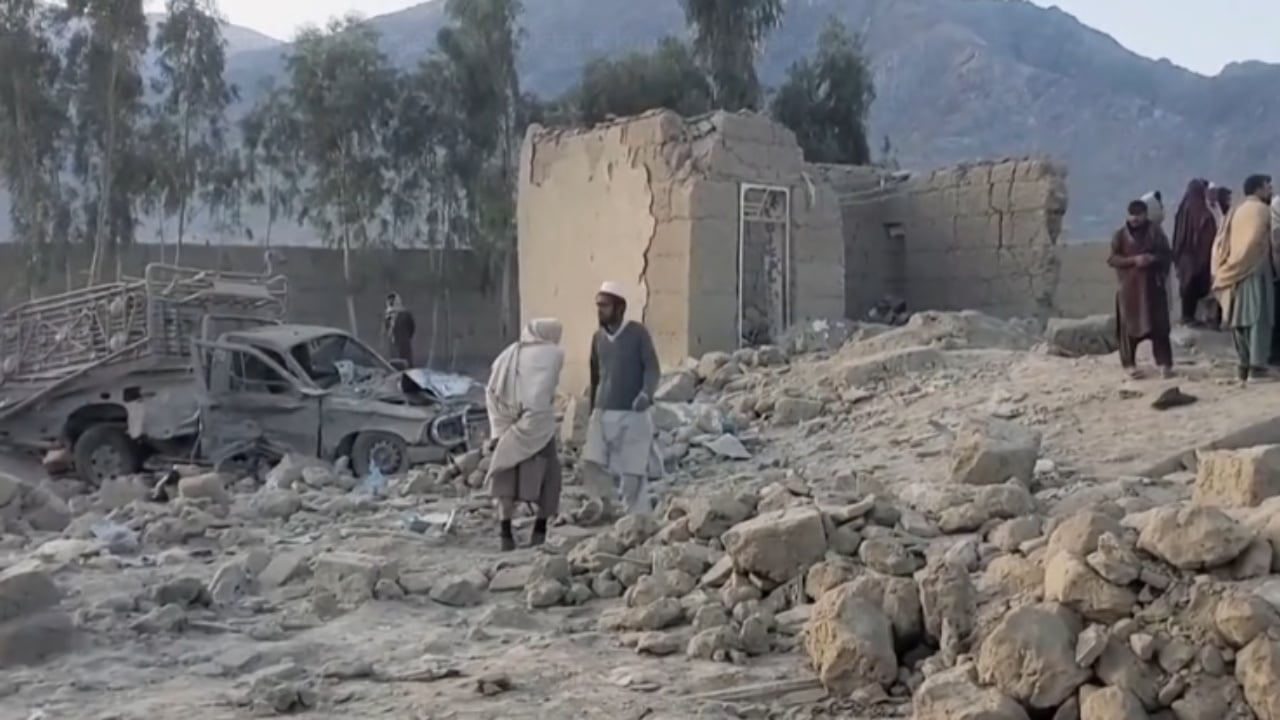 pakistani-dhe-afganistani-ne-prag-lufte-shkon-ne-70-numri-i-viktimave-pas-sulmit-ajror-kunder-talebaneve