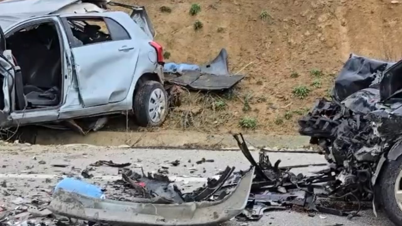 aksident-i-frikshem-ne-bypass-in-e-vlores-makinat-perplasen-me-njera-tjetren-dy-te-plagosur