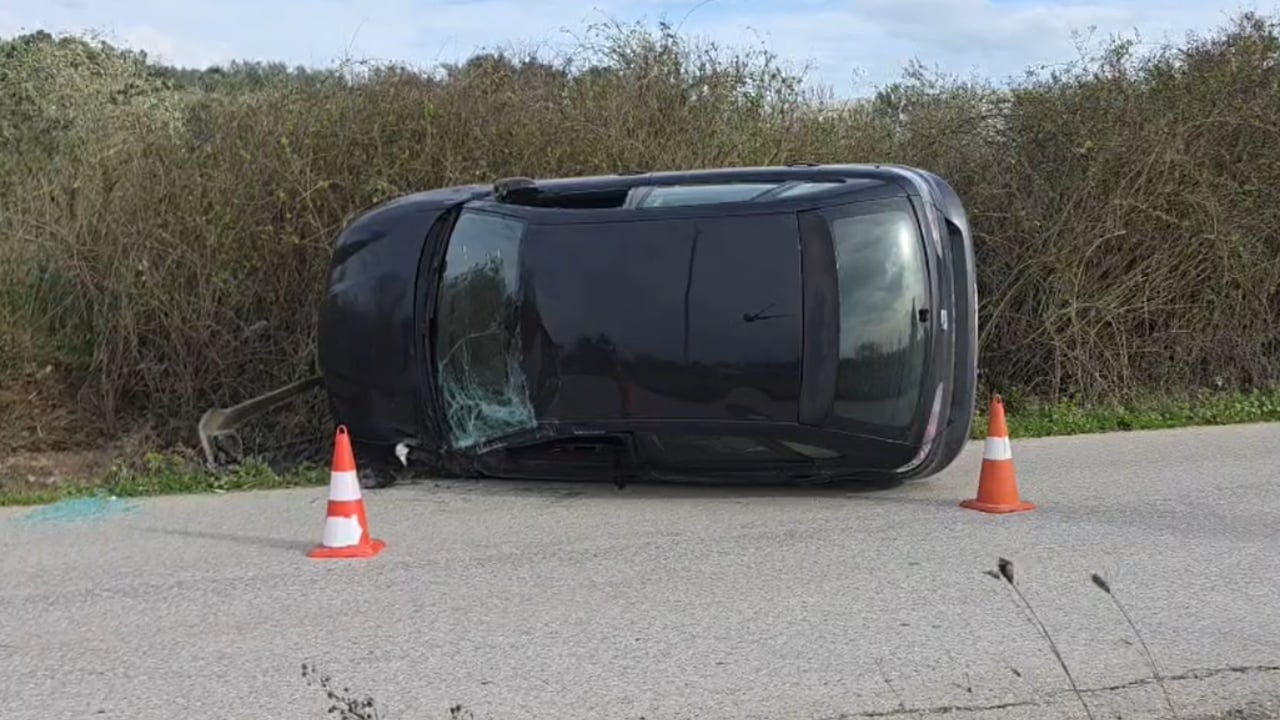 Aksident në aksin Fier Libofshë  përmbyset makina  plagoset shoferja