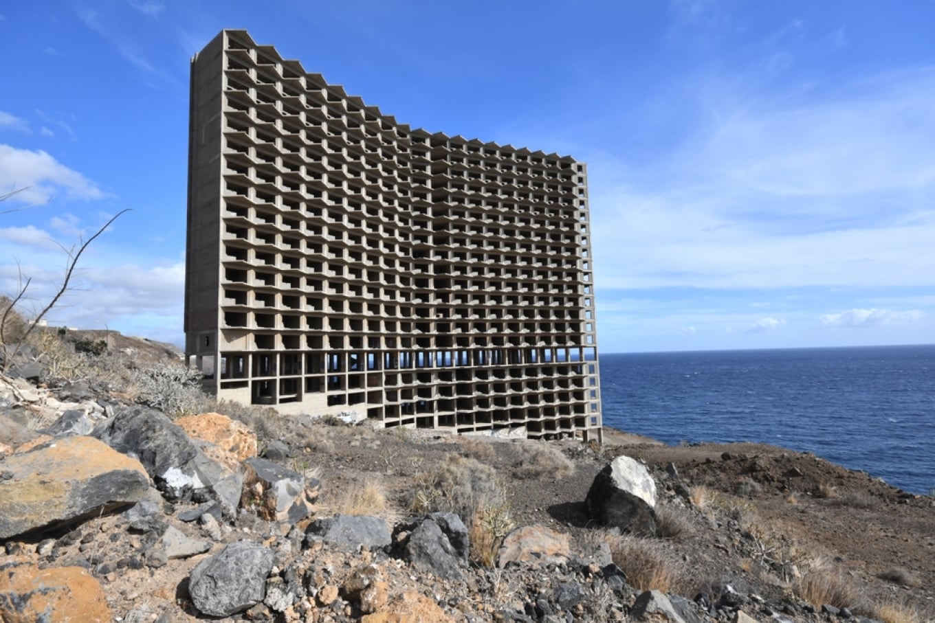  Hoteli Fantazmë  në Tenerife do të shembet pas 50 vitesh braktisjeje  prishja e tij do të kushtojë 2 3 milionë euro