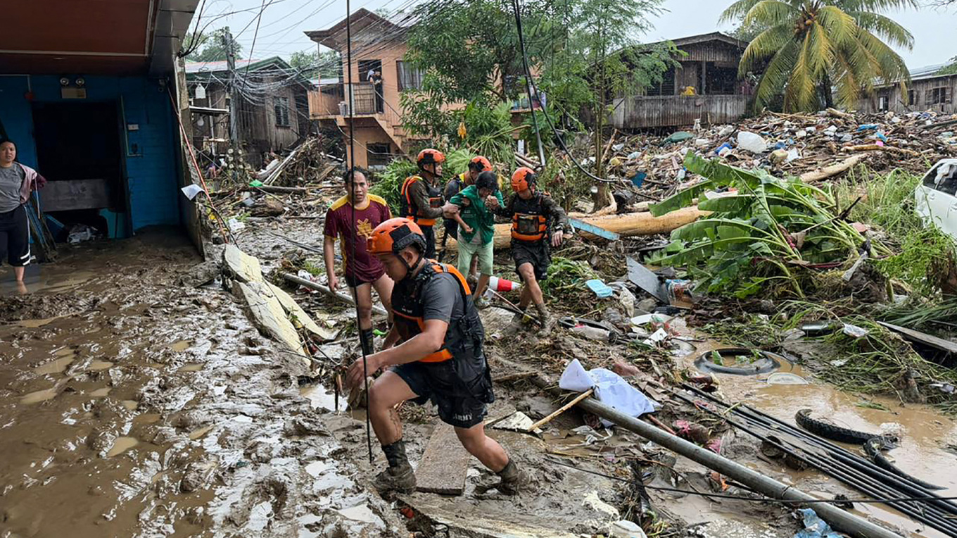 stuhia-tropikale-le-pas-kater-te-vdekur-dhe-mijera-te-zhvendosur-ne-filipine-mbi-5-mije-persona-transferohen-ne-strehimore