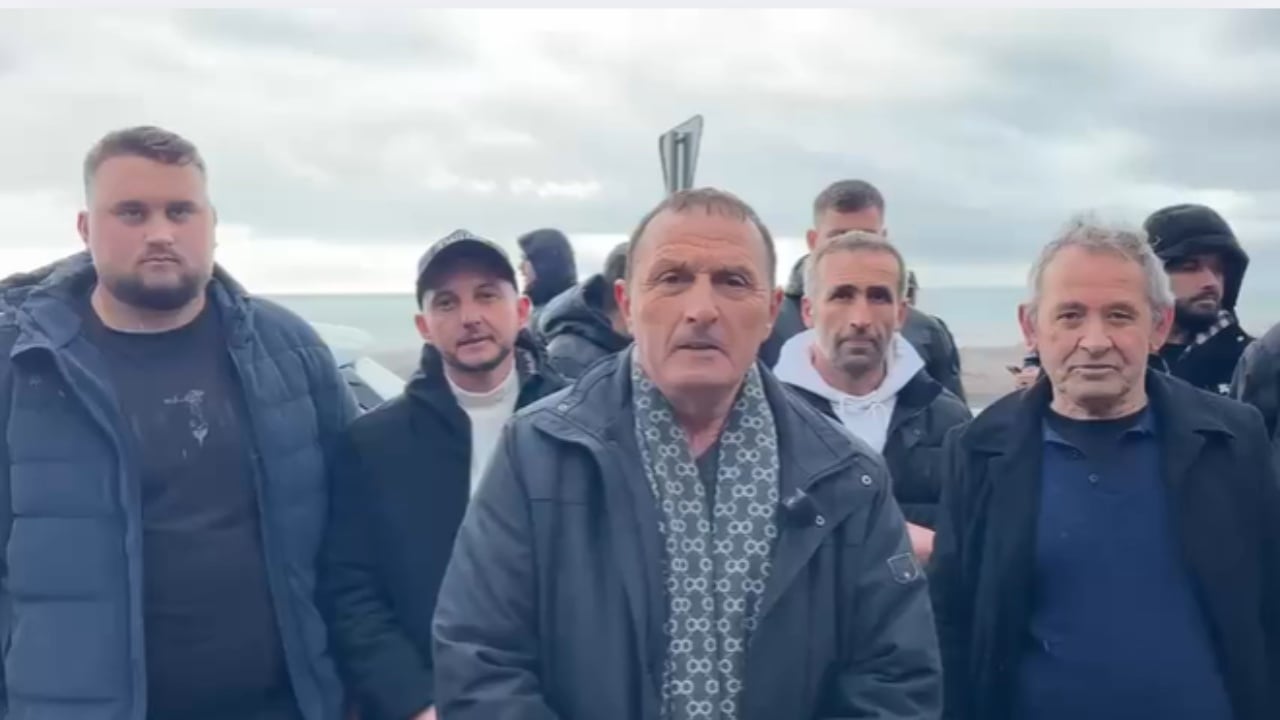  Nuk do ua lëshojmë kurrë tokën   Vijon përplasja e banorëve të Rrjollit me policinë  E kemi me letra pronën