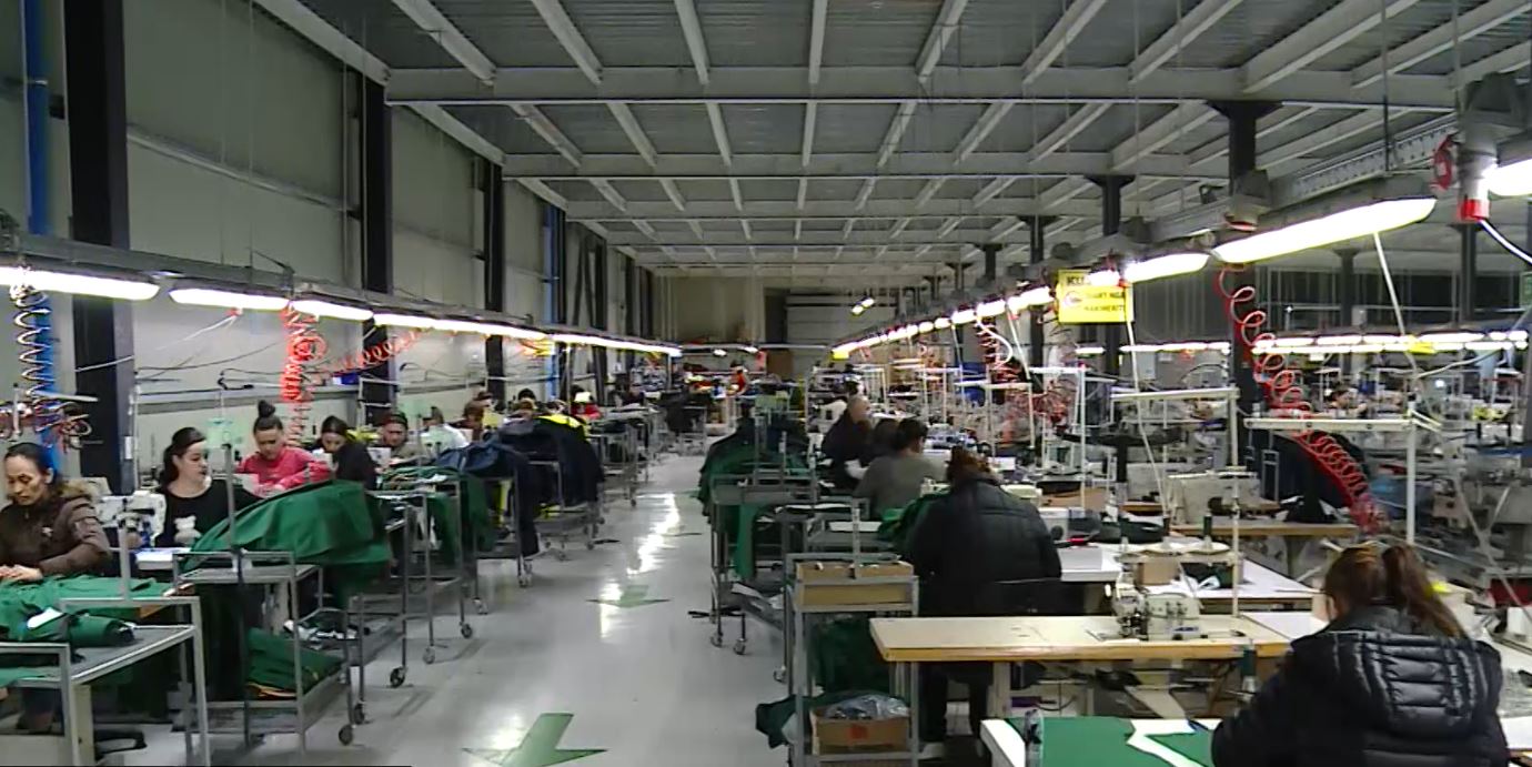 ekonomia-rritet-treguesi-i-besimit-bizneset-me-optimiste-se-konsumatoret-per-vitin-2026-problem-mbetet-fuqia-punetore