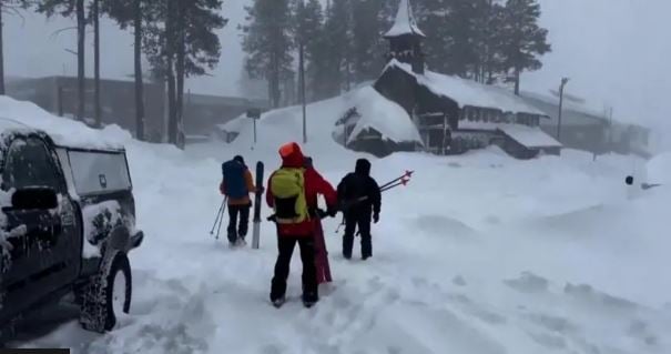 gjendet-te-vdekur-8-skiatoret-e-zhdukur-nga-orteku-ne-kaliforni-vazhdojne-kerkimet-per-nje-tjeter