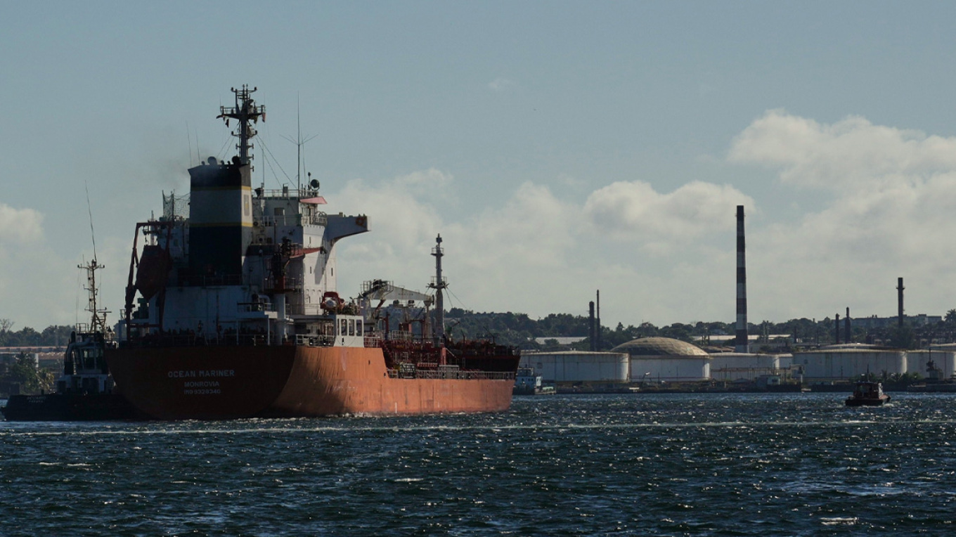 Mungesë e madhe karburanti për shkak të presionit të SHBA së  Rusia do të dërgojë naftë në Kubë për arsye  humanitare 