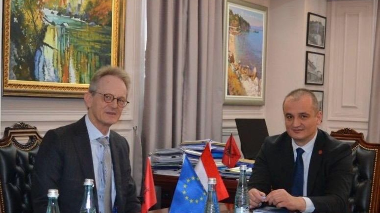 Bashkëpunimi i Kontrollit të Lartë të Shtetit me Ambasadën Holandeze  kreu i KLSH së takohet me Reinout Vos