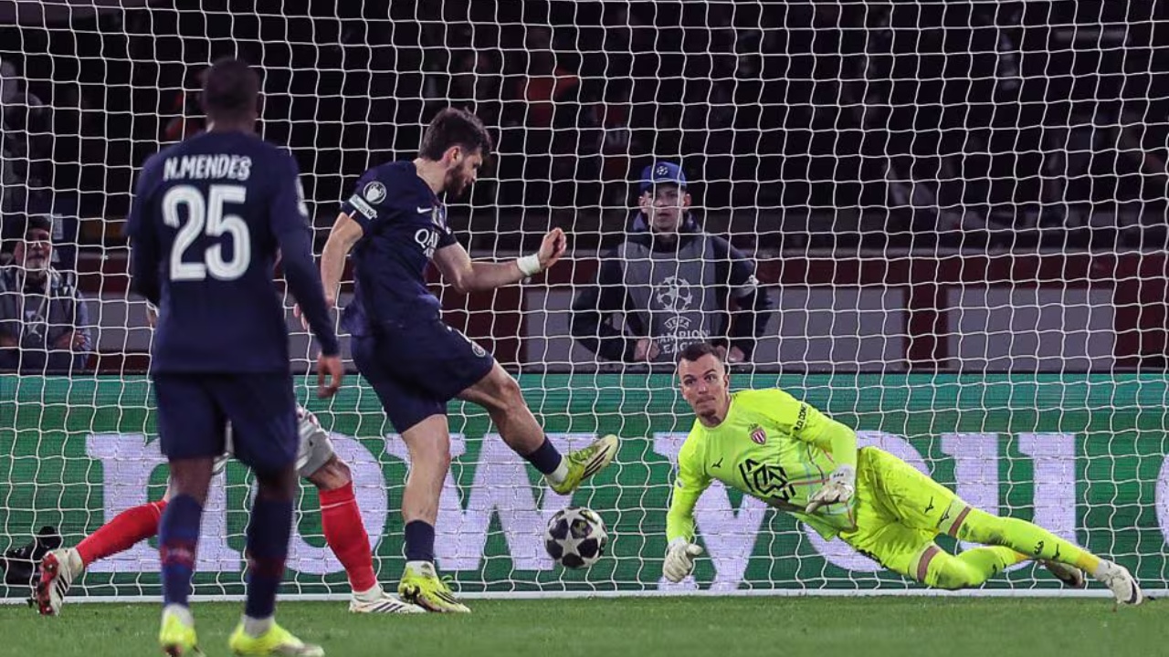 PSG dridhet në pjesën e parë  kampionët në fuqi barazojnë me Monacon dhe i hedh sytë nga Barcelona dhe Chelsea