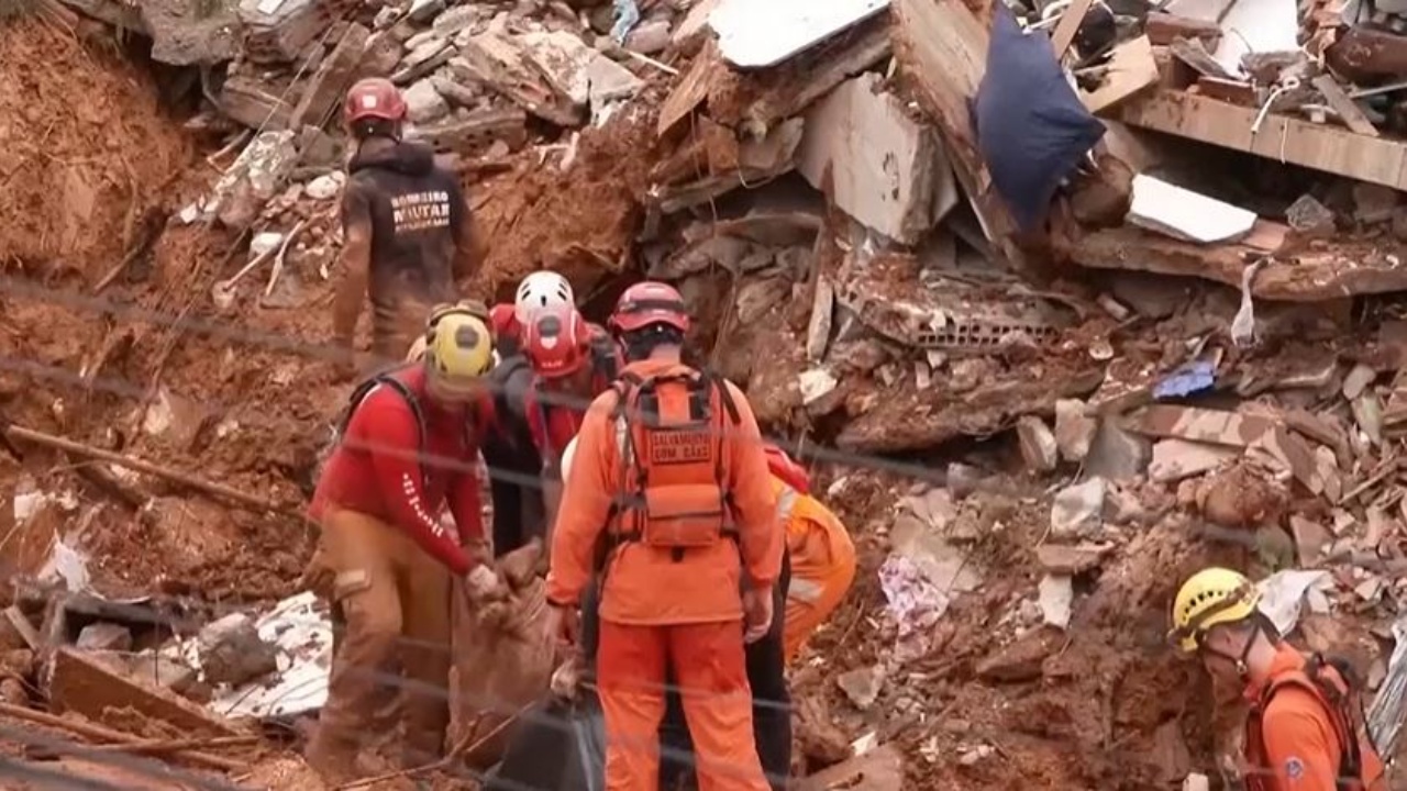Shirat e rrëmbyeshëm përfshijnë Brazilin  mbi 30 viktima dhe dhjetëra të zhdukur