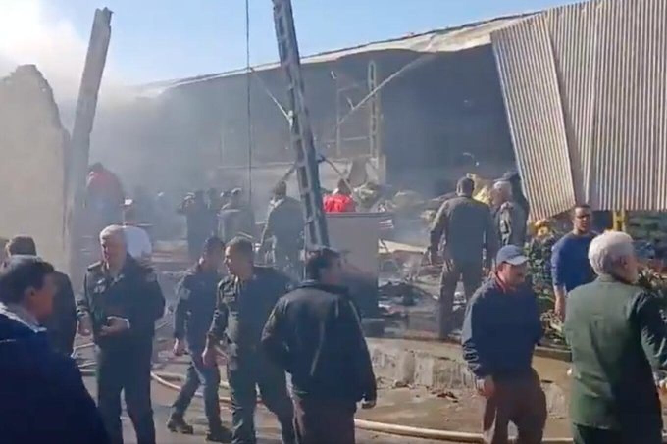 Një helikopter ushtarak rrëzohet në një treg në Iran  katër të vdekur