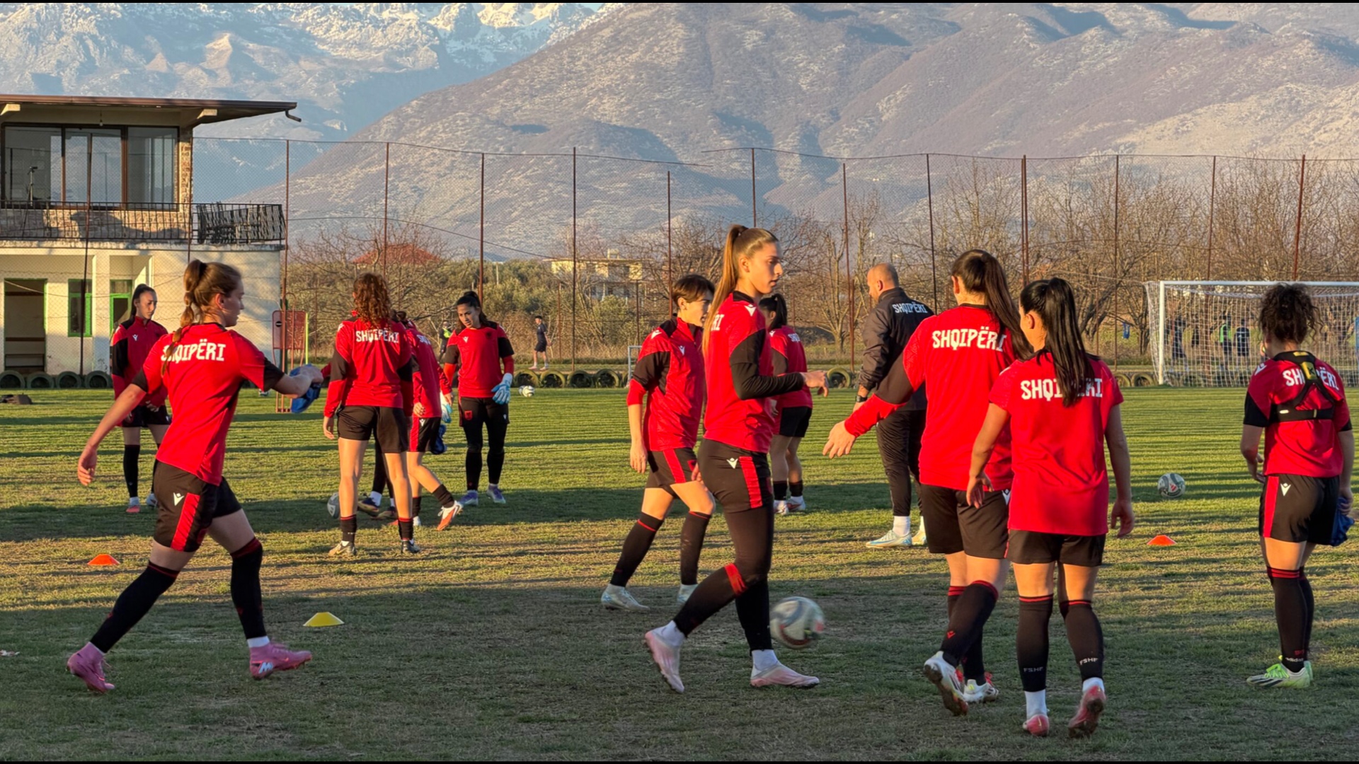 Kombëtarja e vajzave dhe kualifikueset për Botërorin 2027  atmosferë pozitive në skuadrën kuqezi