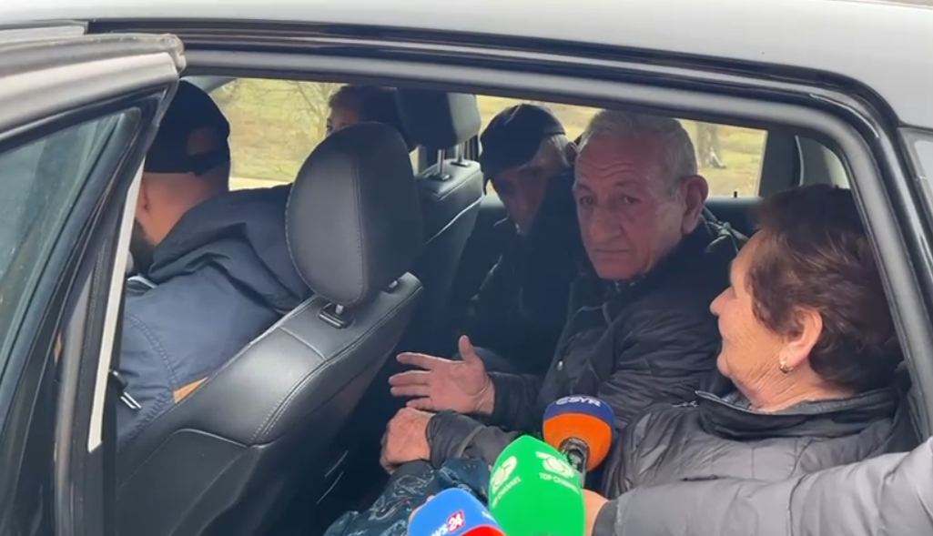  Kemi 5 orë këtu   Qytetarët presin me orë të tëra në aksin Librazhd Qafë Thanë  rruga mbetet e bllokuar