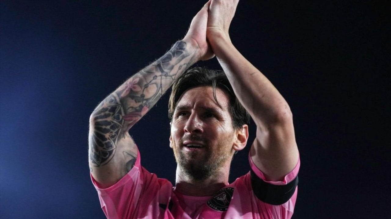 VIDEO   Një video e çuditshme po qërkullom në internet ku duket Messi në dhomën e gjyqtarëve pas ndeshjes