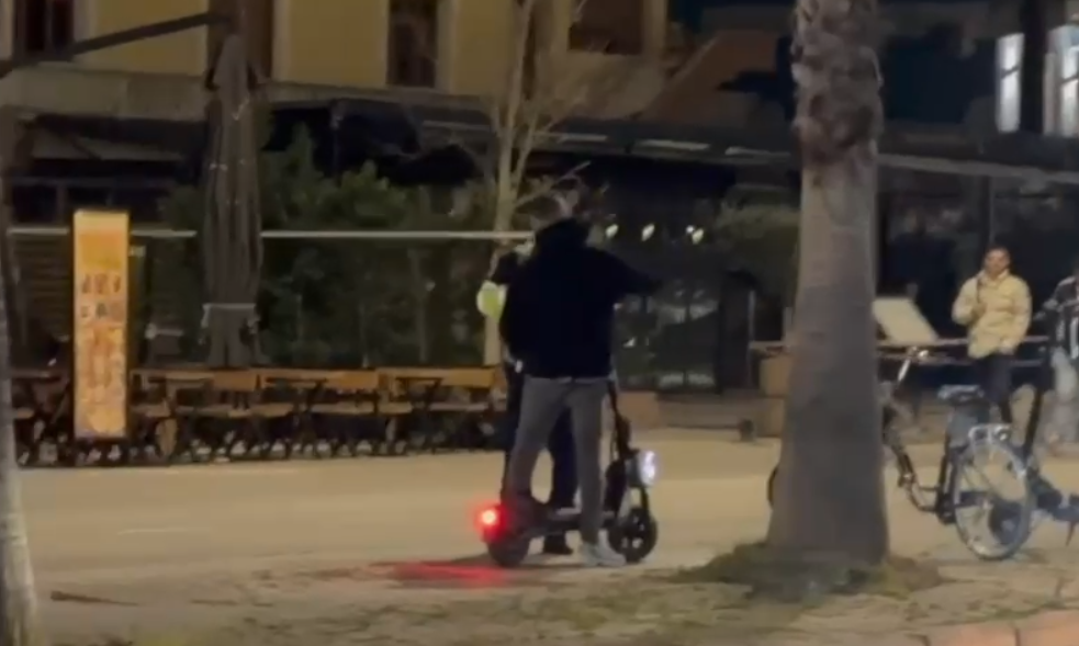 Monopatinat problematike në Lungomare të Vlorës