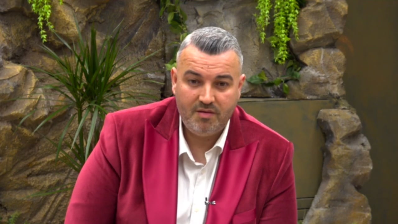 prej-se-martes-ne-dhomen-e-reflektimit-rogerti-kam-vetem-2-miq-dhe-12-armiq-jane-xheloze-per-lojen-time