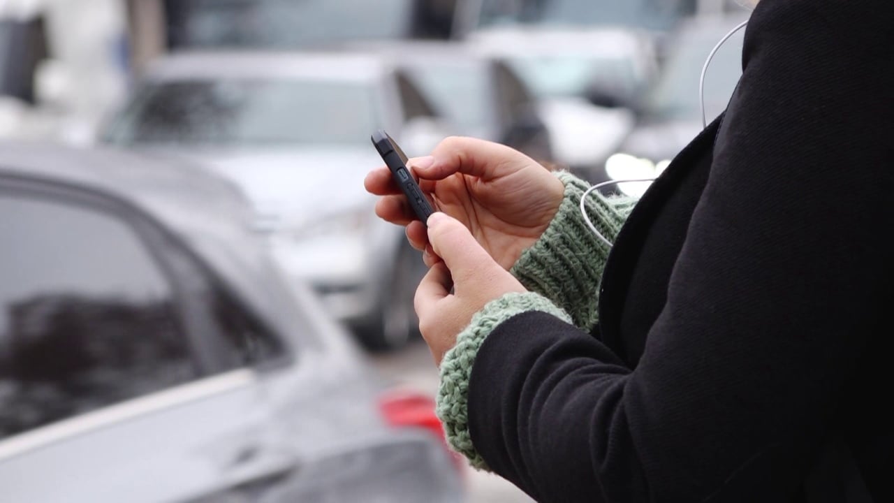 rrjetet-sociale-nen-16-vjec-a-duhet-shqiperia-te-ndjeke-ndalimin-europian-per-te-miturit