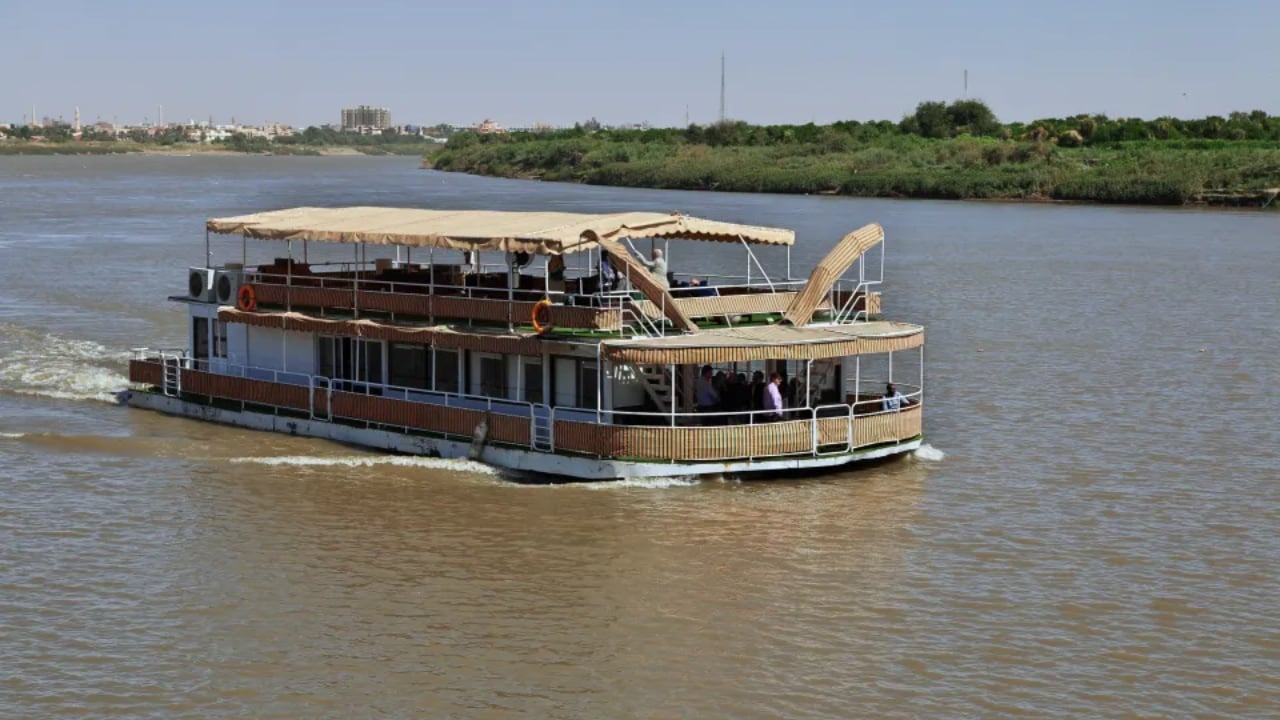 Tragjike  Përmbytet varka e pasagjerëve në lumin Nil  humbin jetën 21 persona