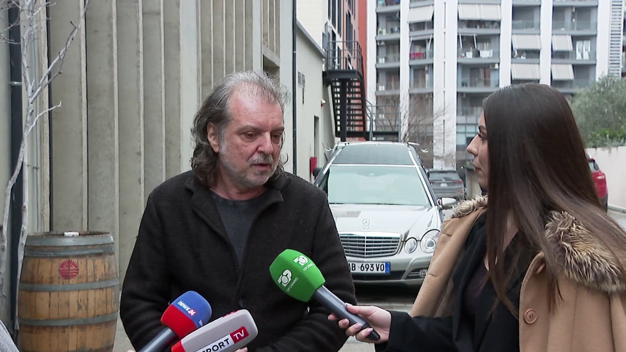  Kishte shumë pengje   Rrëfimi në lot i Redon Makashit për humbjen e të atit  Duhet të vlerësohej kur ishte gjallë