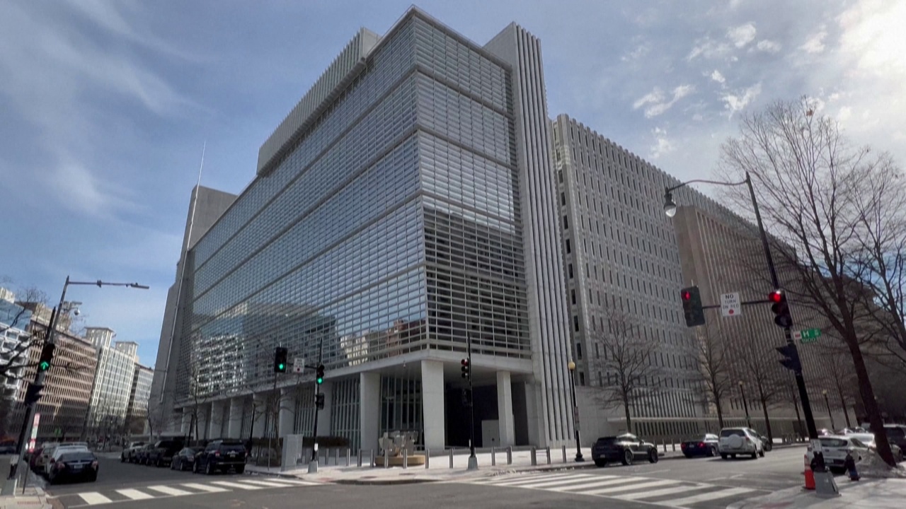 Banka Botërore kritikon politikat fiskale  raporti  Problem mbledhja e të ardhurave  niveli i pensioneve dhe kapitali njerëzor