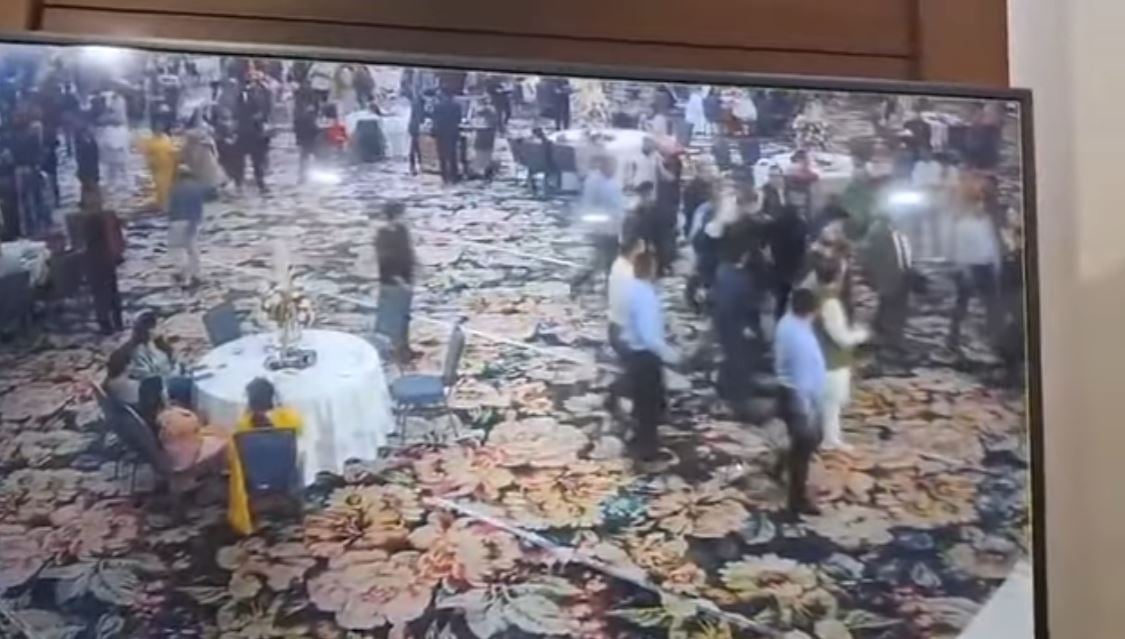 Video  Ish kryeministri indian shpëton pas një atentati me armë në një ceremoni  dëshmon autori  Prita 20 vite për këtë moment