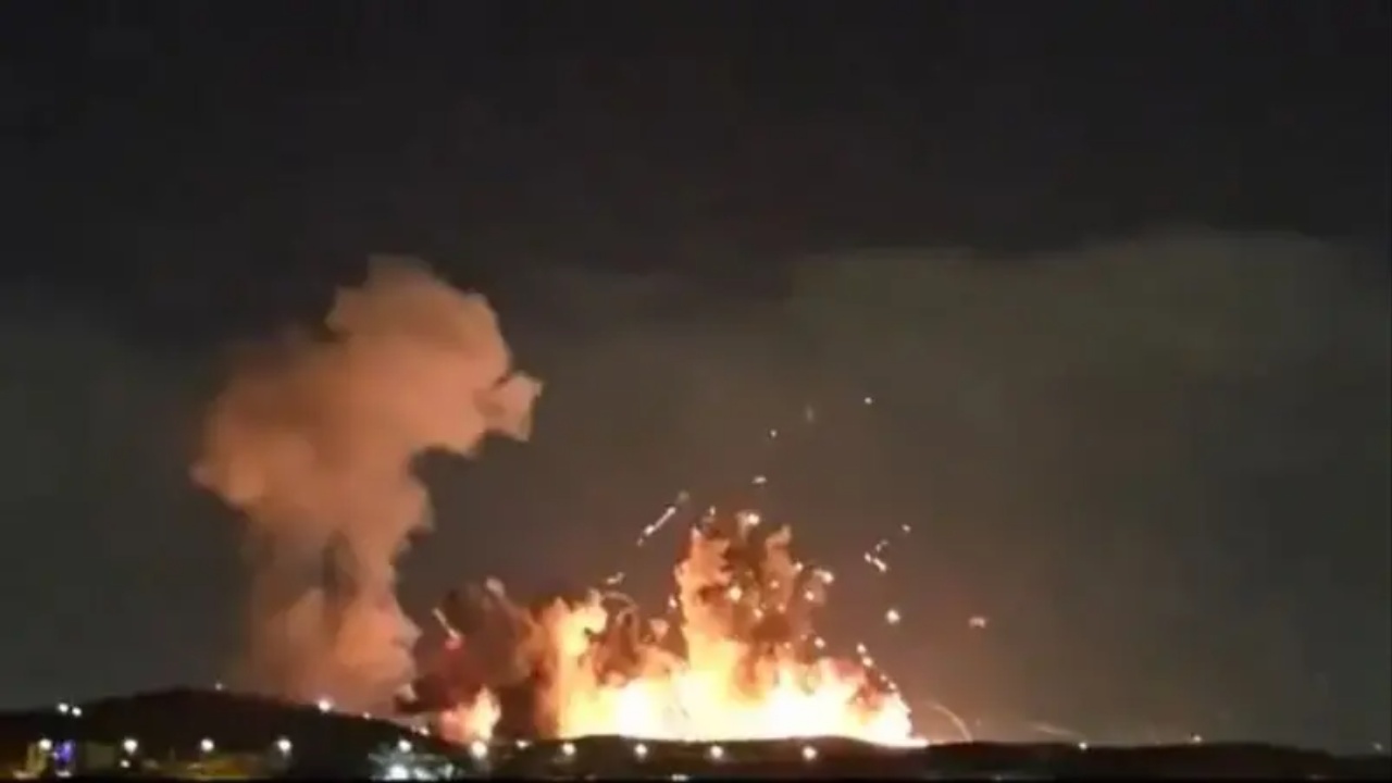 Vijojnë sulmet ndaj Iranit  Shpërthim në depot e armëve  Hegseth  U godit nga bombardues amerikanë