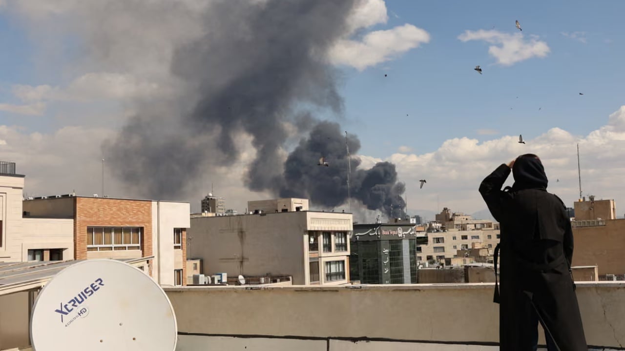 pas-vdekjes-se-udheheqesit-suprem-te-iranit-alireza-arafi-emerohet-perkohesisht-lideri-i-ri