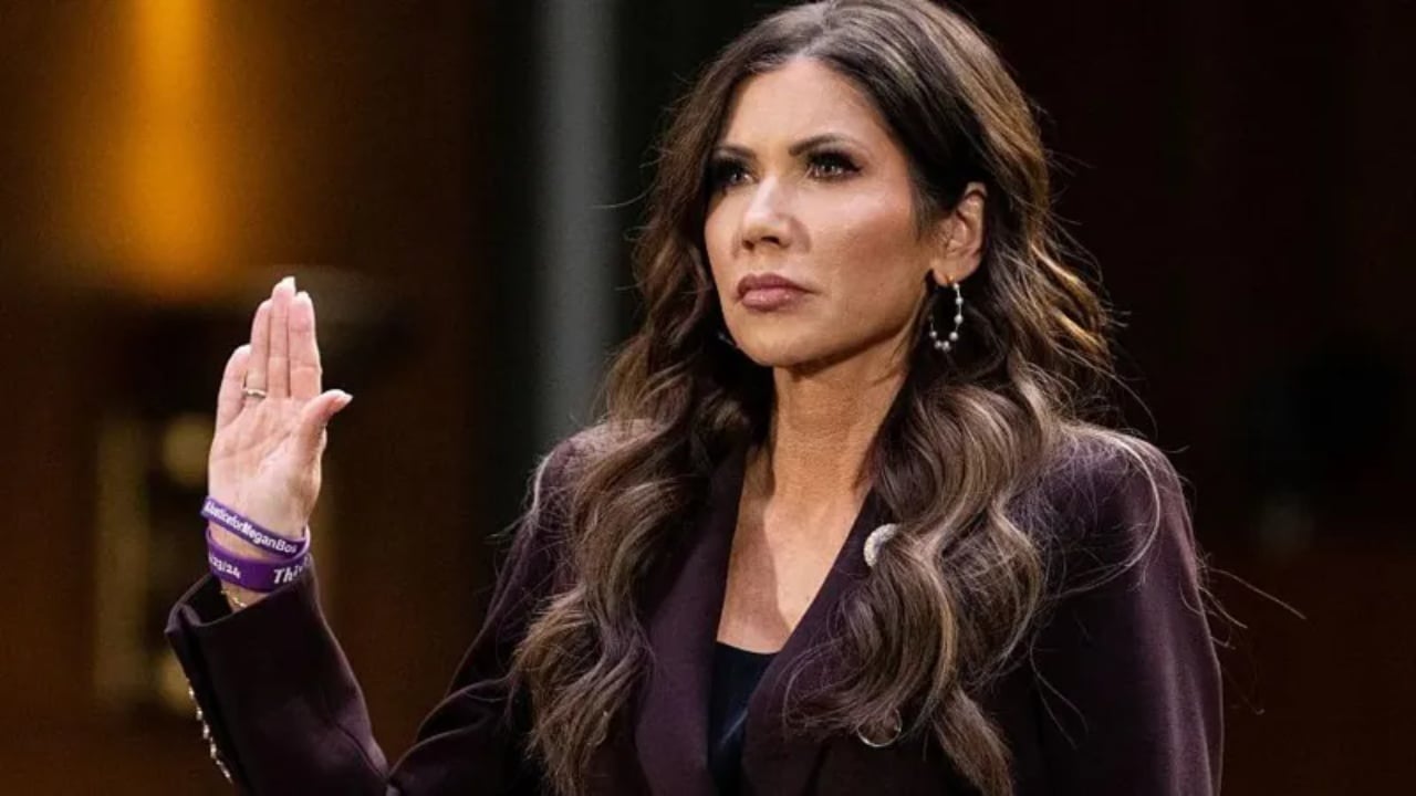 Nga vrasja e qenit të saj te avionët luksozë  Sekretarja e Sigurisë në SHBA u shkarkua pas polemikave të shumta  gjashtë ngjarjet e bujshme të Kristi Noem