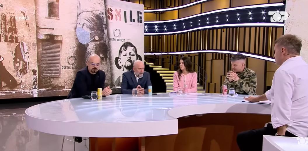 Debat në  Rrethi Katror   Albatros Rexhaj tregon kush fshihet pas rritjes së çmimit të naftës  Alfred Cako zbulon emrat e zyrtarëve amerikanëve që erdhën në Tiranë