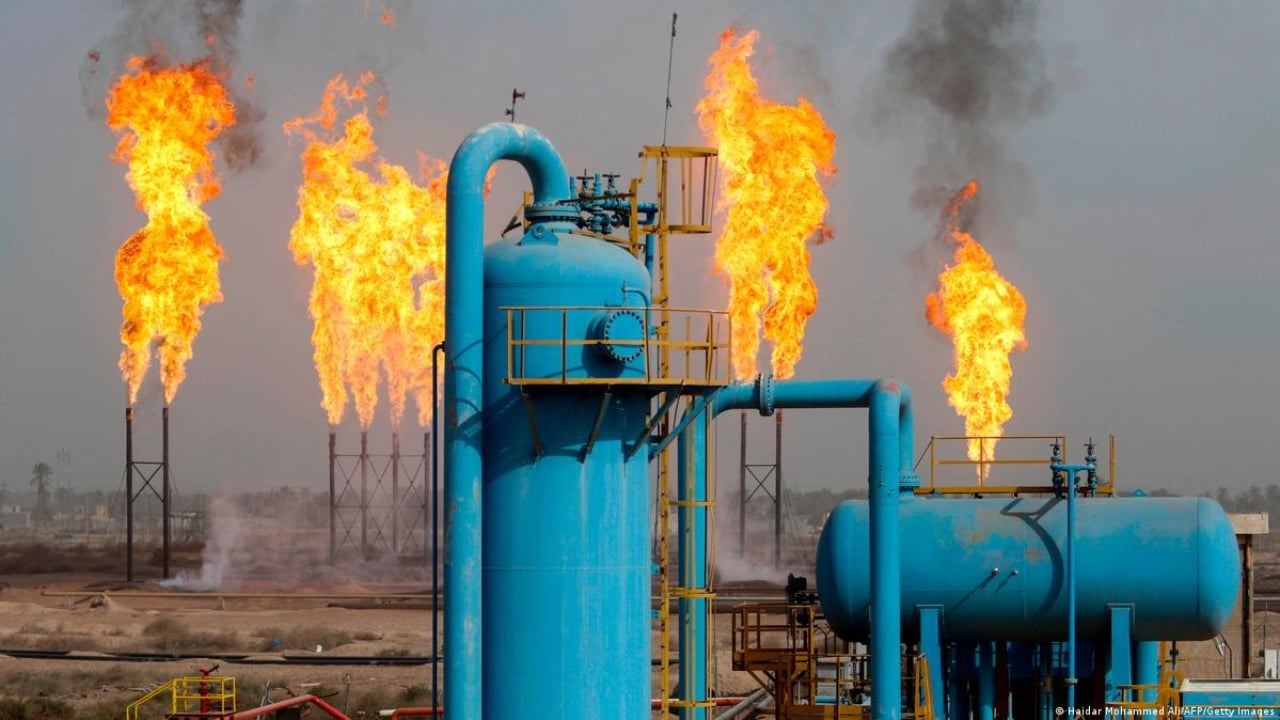 pasojat-e-sulmeve-ndaj-iranit-nafta-e-paperpunuar-u-rrit-me-10-u-bllokua-20-e-transportit-ne-hormuz