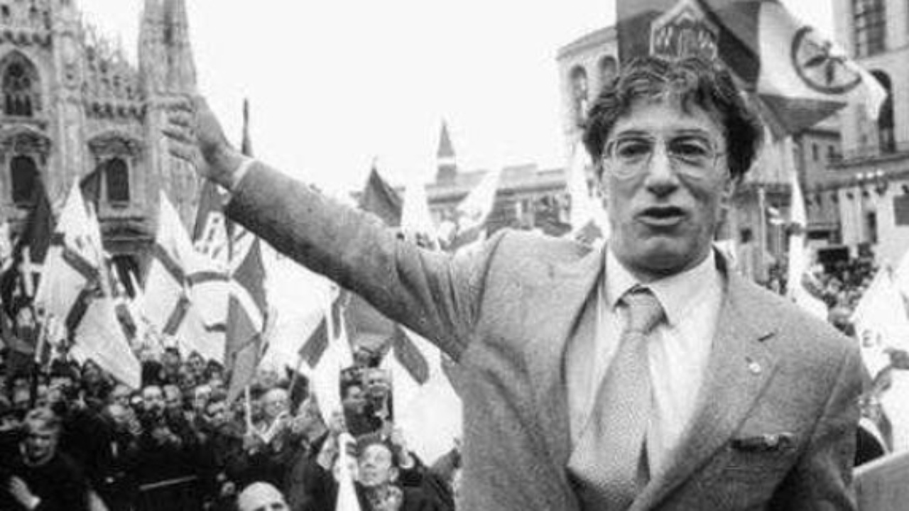 Ishte shtruar një ditë më parë në spital  Vdekja e ish politikanit Umberto Bossi  çfarë ndodhi me figurën e shquar italiane