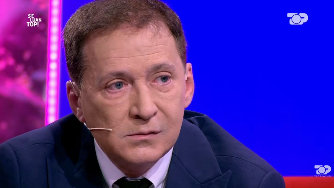 Shpërthen në lot Arjan Konomi  Sëmundja i rrezikoi jetën vëllait  unë e di ç kam parë në spital