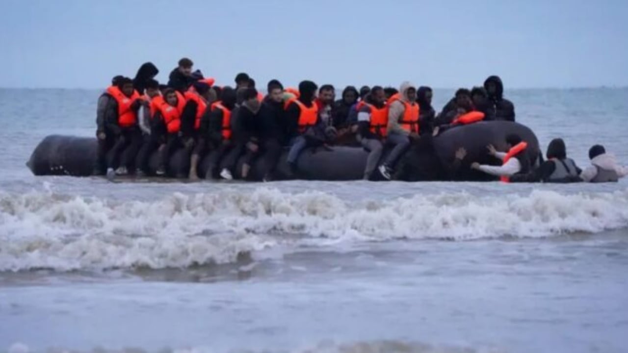 Qeveria britanike hap  thesin   autoritetet ofrojnë 40 mijë euro për familjet e azilkërkuesve të refuzuar  Paratë do të jenë tuajat nëse largoheni vullnetarisht