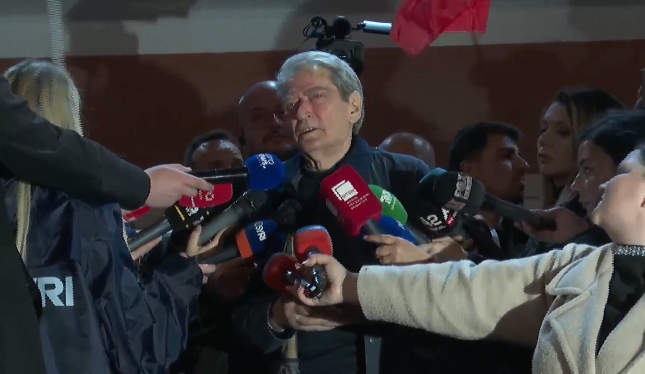 Berisha flet pas protestës  I dhamë goditje diktaturës  protesta e radhës 