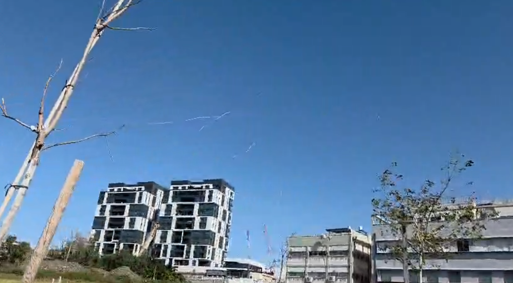 Top Channel në frontin e luftës  Një raketë balistike goditi një banesë në afërsi të Jerusalemit