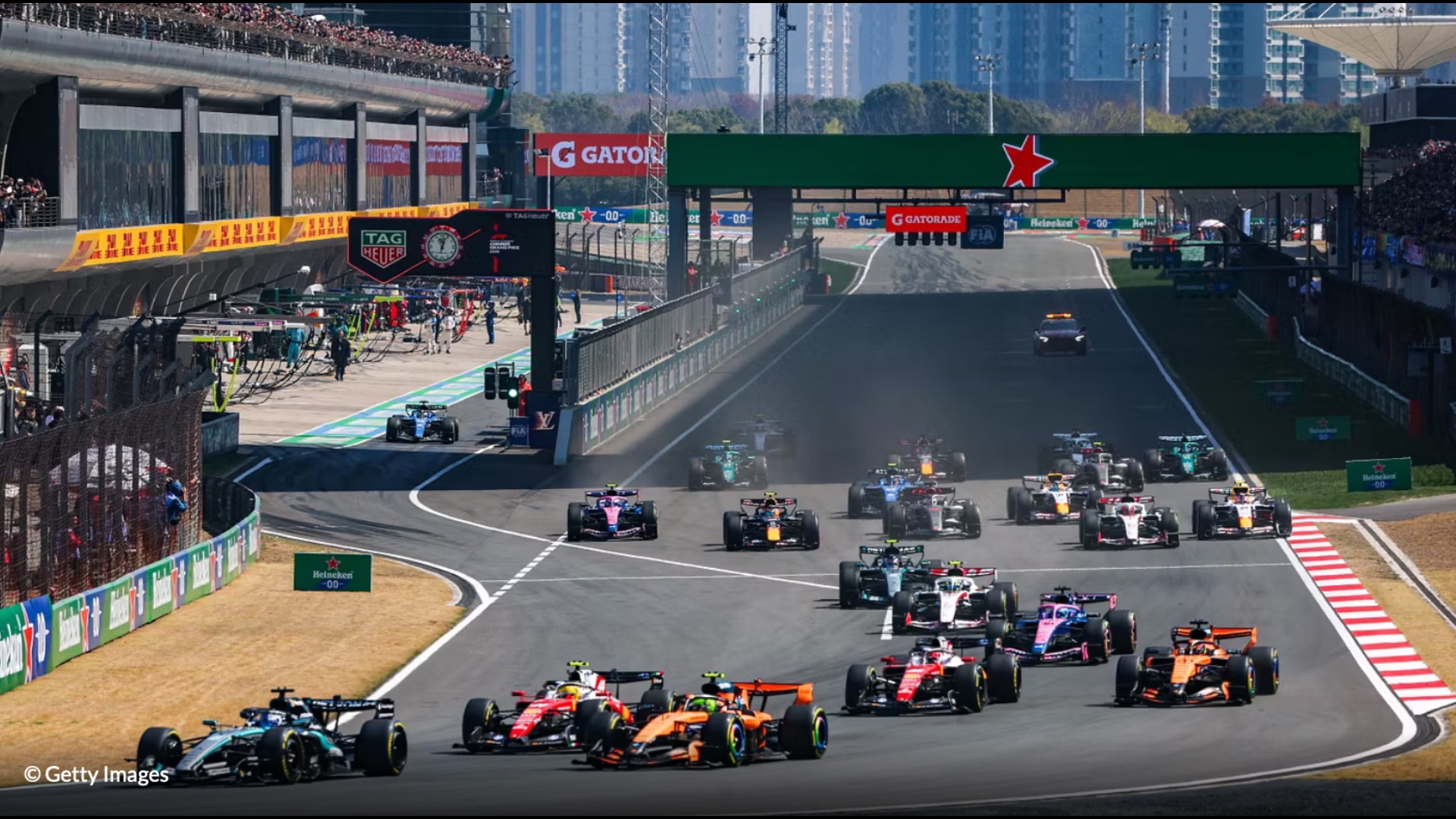 formula-1-gara-sprint-e-kines-i-shkon-russell-e-ndjekin-makinat-ferrari