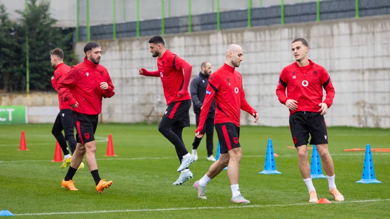 kuqezinjte-mbyllin-pergatitjet-ne-tirane-sylvinho-teston-edhe-penalltite-para-fluturimit-drejt-varshaves