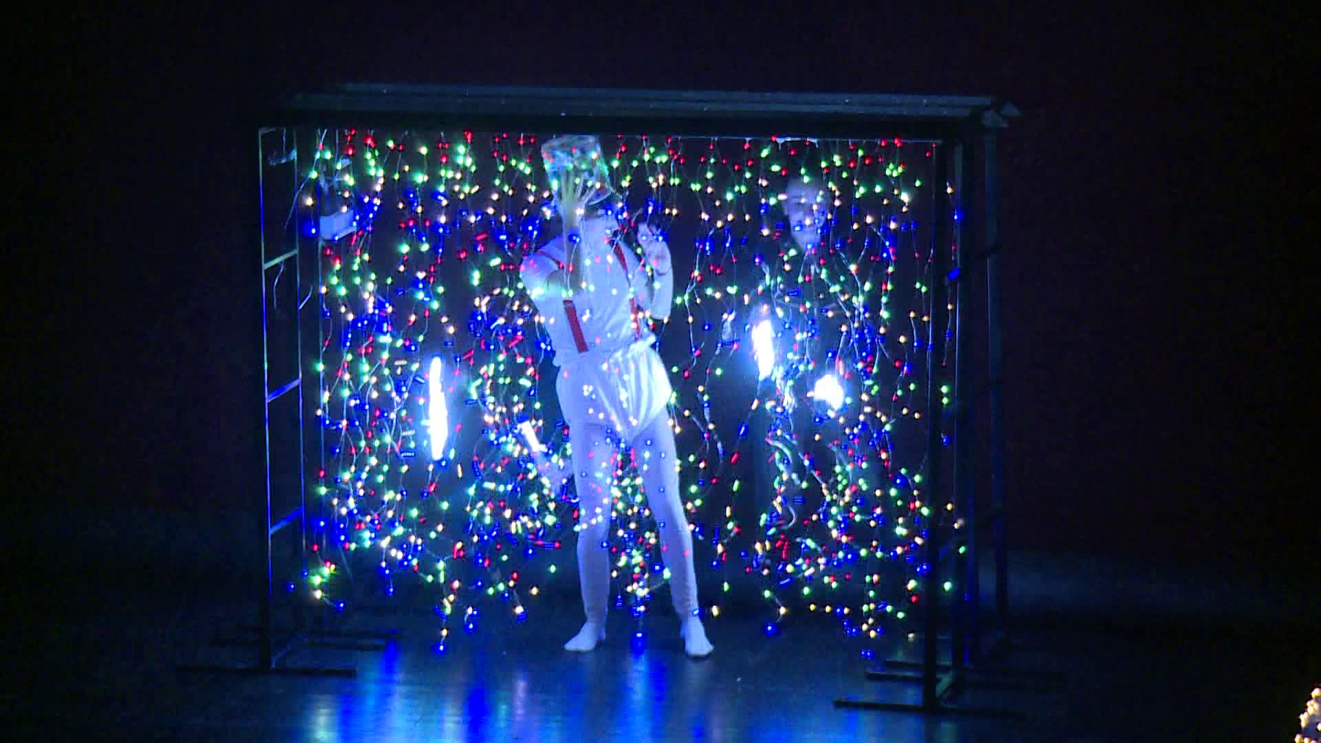  Dritëza   shfaqja në Eksperimental fton fëmijët të zbulojnë dritën e tyre të brendshme