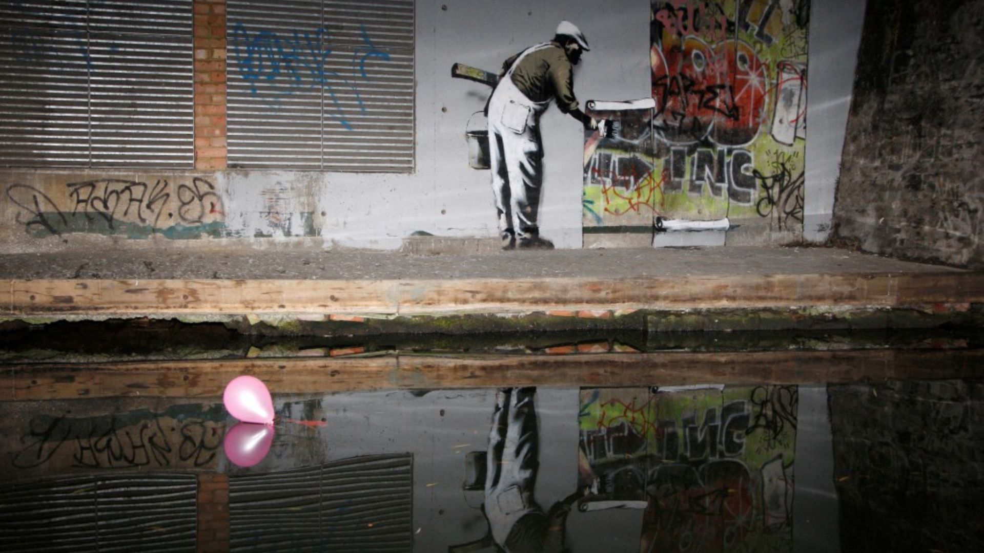 Misteri i Banksy t drejt zbulimit  Reuters gjurmon identitetin e artistit anonim që tronditi botën e artit