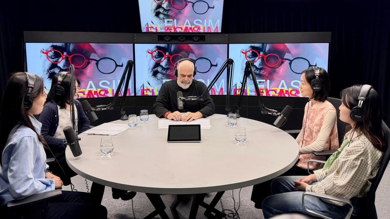 rama-bashkebisedim-me-studentet-kineze-ne-shqiperi-marredhenia-mes-dy-vendeve-dikur-ka-qene-shume-e-afert-por-serish-jemi-miq