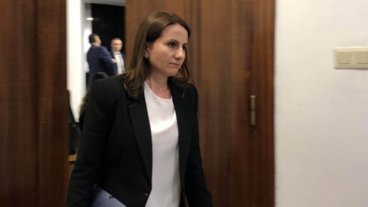 Gjyqtarja e Posaçme mbetet e bllokua në Dubai pas pezullimit të fluturimeve si pasojë e luftës  shtyhet seanca e  Plumbit të Artë 