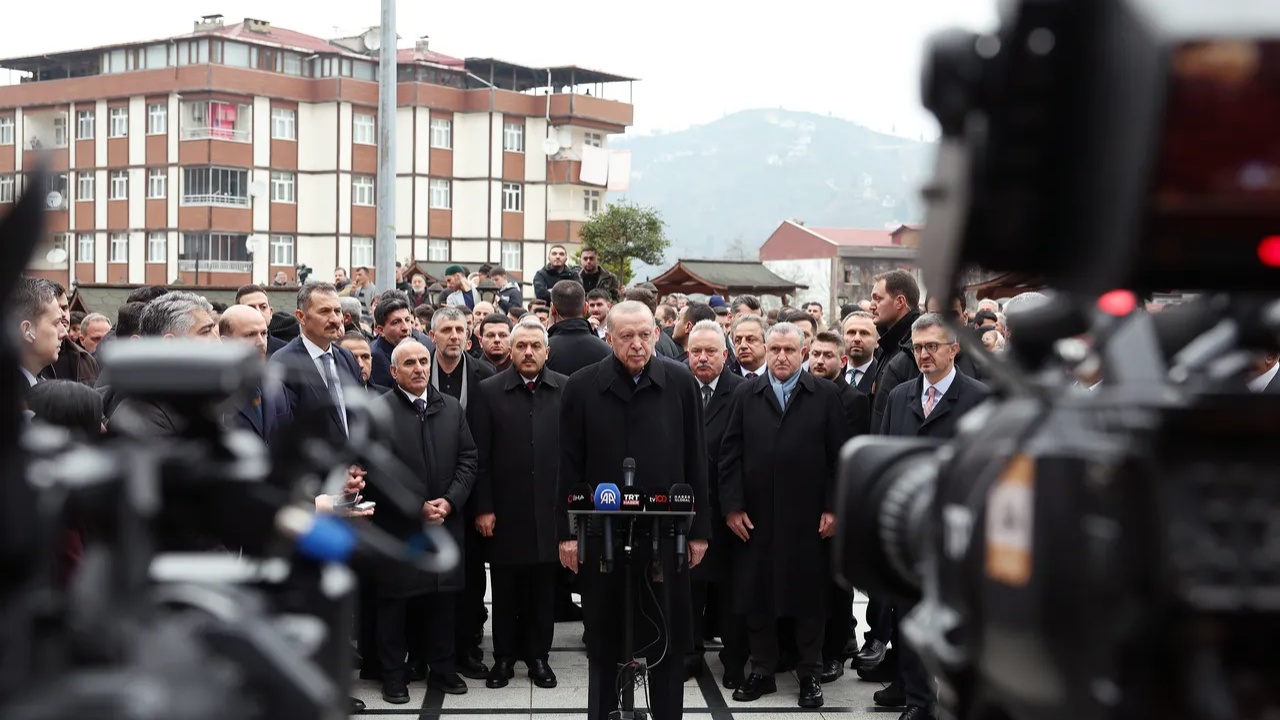 video-erdogan-refuzon-buken-e-bajramit-nga-nje-qytetar-e-merr-nga-djali-i-tij