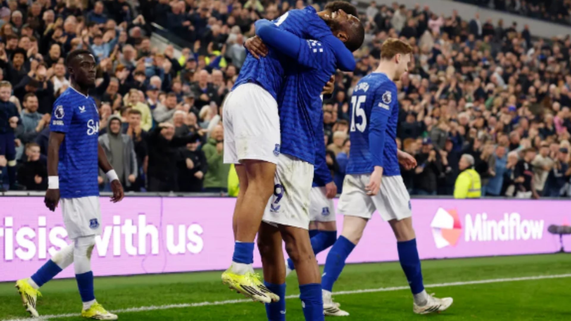 Premier League  Everton gjunjëzon Chelsea  ngjitet në vendin e 7 duke iu afruar ndjeshëm