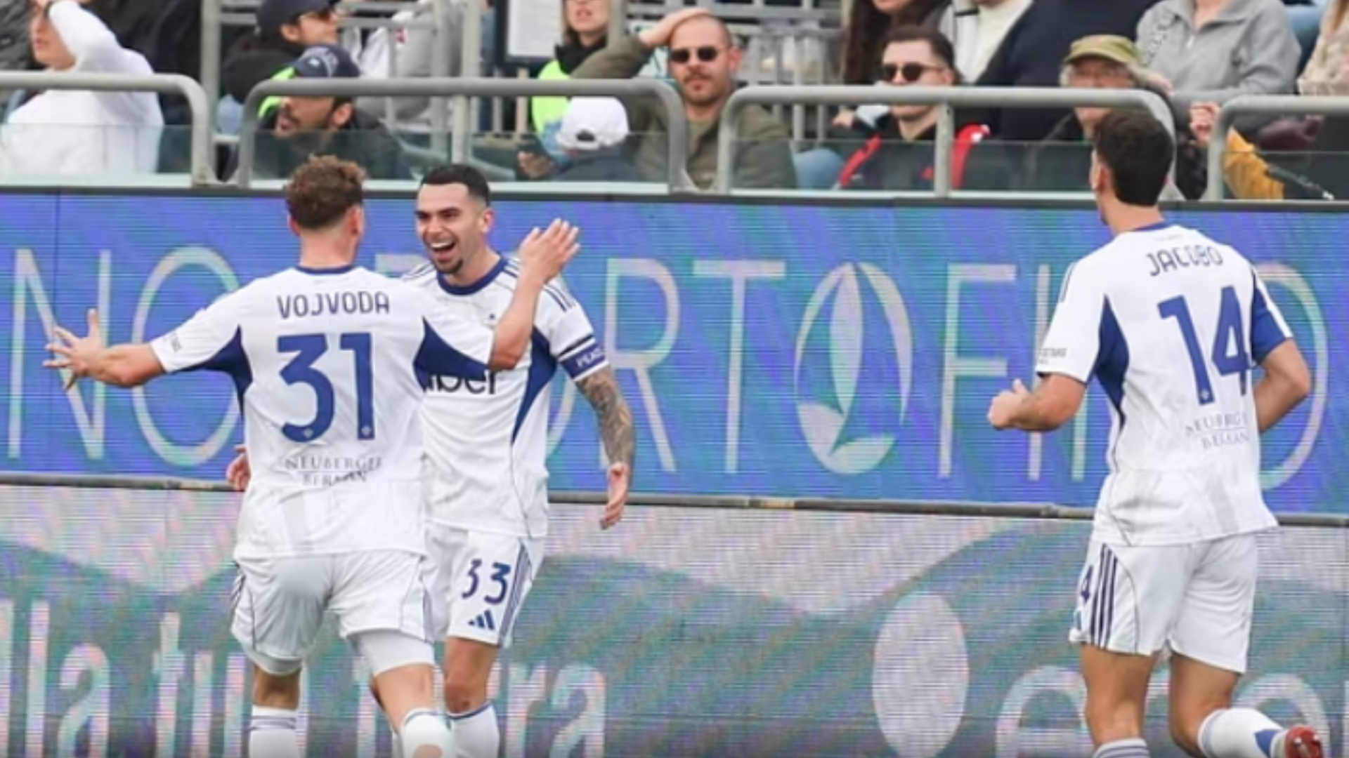 serie-a-como-pushton-sardenjen-mposht-cagliarin-dhe-i-bashkohet-romes-ne-zonen-champions