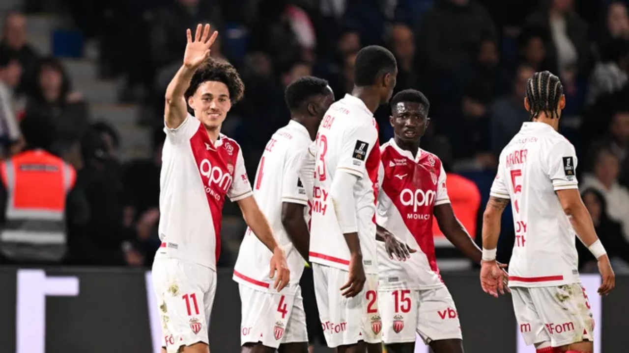 Moncao i prish rekordin PSG s dhe i lëkund sigurinë e kryesimit në Ligën 1 të Francës me fitoren në  Parc des Princes 