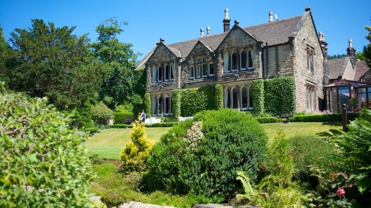 Nisin disfatat e para për Andrew pas skandalit me Epstein  vëllai i mbretit britanik heq dorë nga qiraja e rezidencës