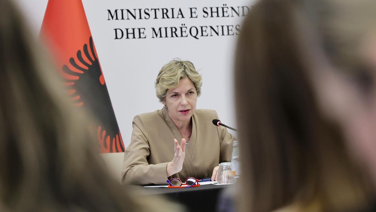 Reformë në spitale  ministrja Sala paralajmëron ristrukturim të sistemit spitalor  disa priten të mbyllen