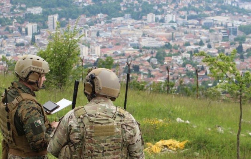 Akuzat e Moskës për militarizimin e Ballkanit Perëndimor  NATO i përgënjeshtron  Vendet autoritare si Rusia përpiqen të minojnë demokracitë