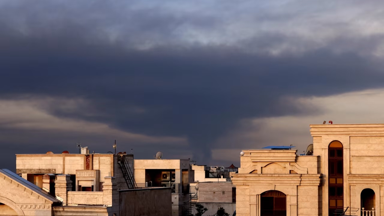 Izraeli nis një valë të re sulmesh kundër Iranit  forcat ajrore godasin Teheranin dhe Isfahanin