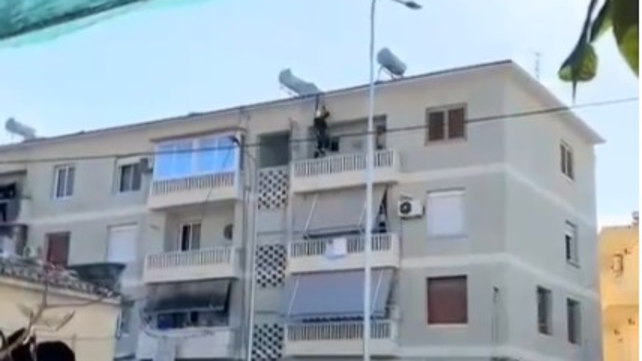 E bllokuar në banesë  forcat zjarrfikëse shpëtojnë të moshuarën në Vlorë