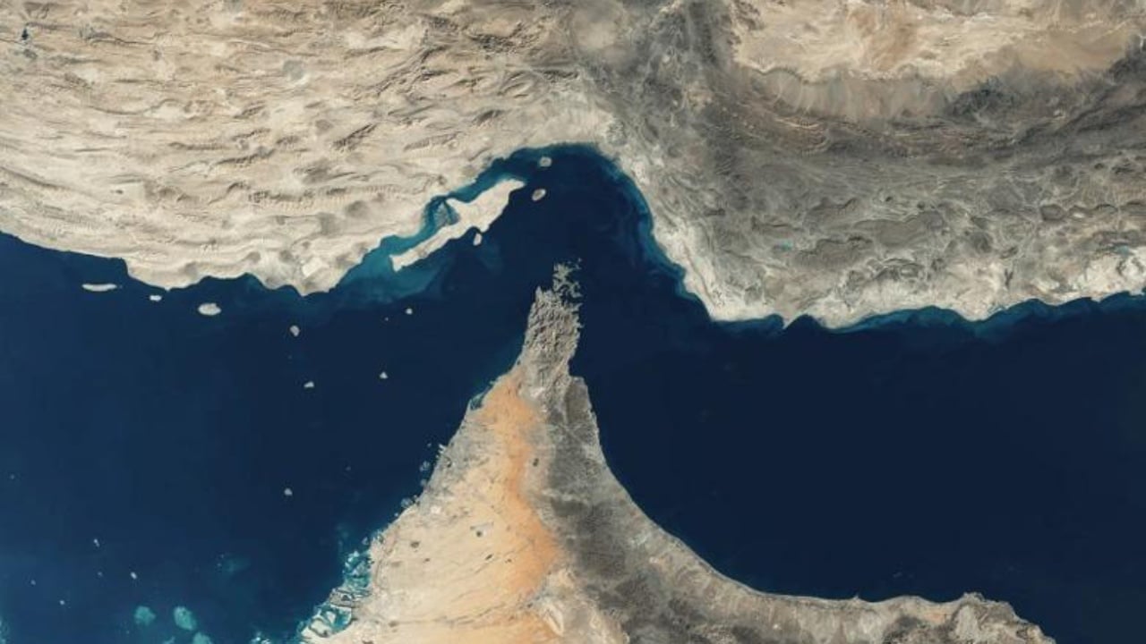 Ngushtica e Hormuzit  autoritetet iraniane  Do të mbetet e hapur  por do të shënjestrohen të gjitha anijet amerikane dhe izraelite