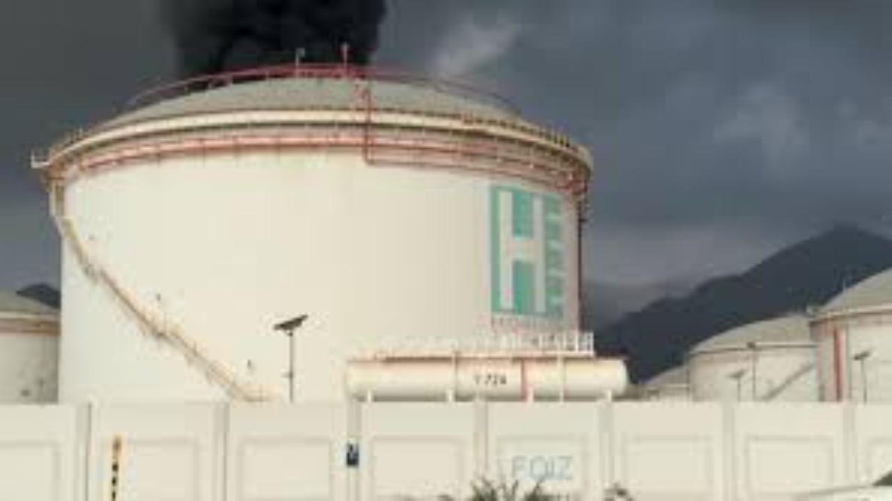 Nafta po i godet të gjithë  Çmimi në bursa i afrohet 117 dollarëve  Bursat bien  disa vende nisin të kursejnë